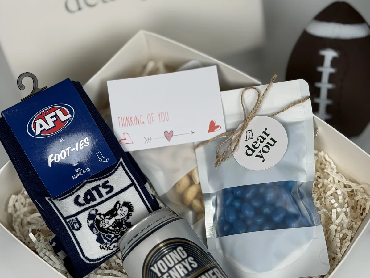 Gift box from Alicia T.'s order — Cats box · Surfers Paradise