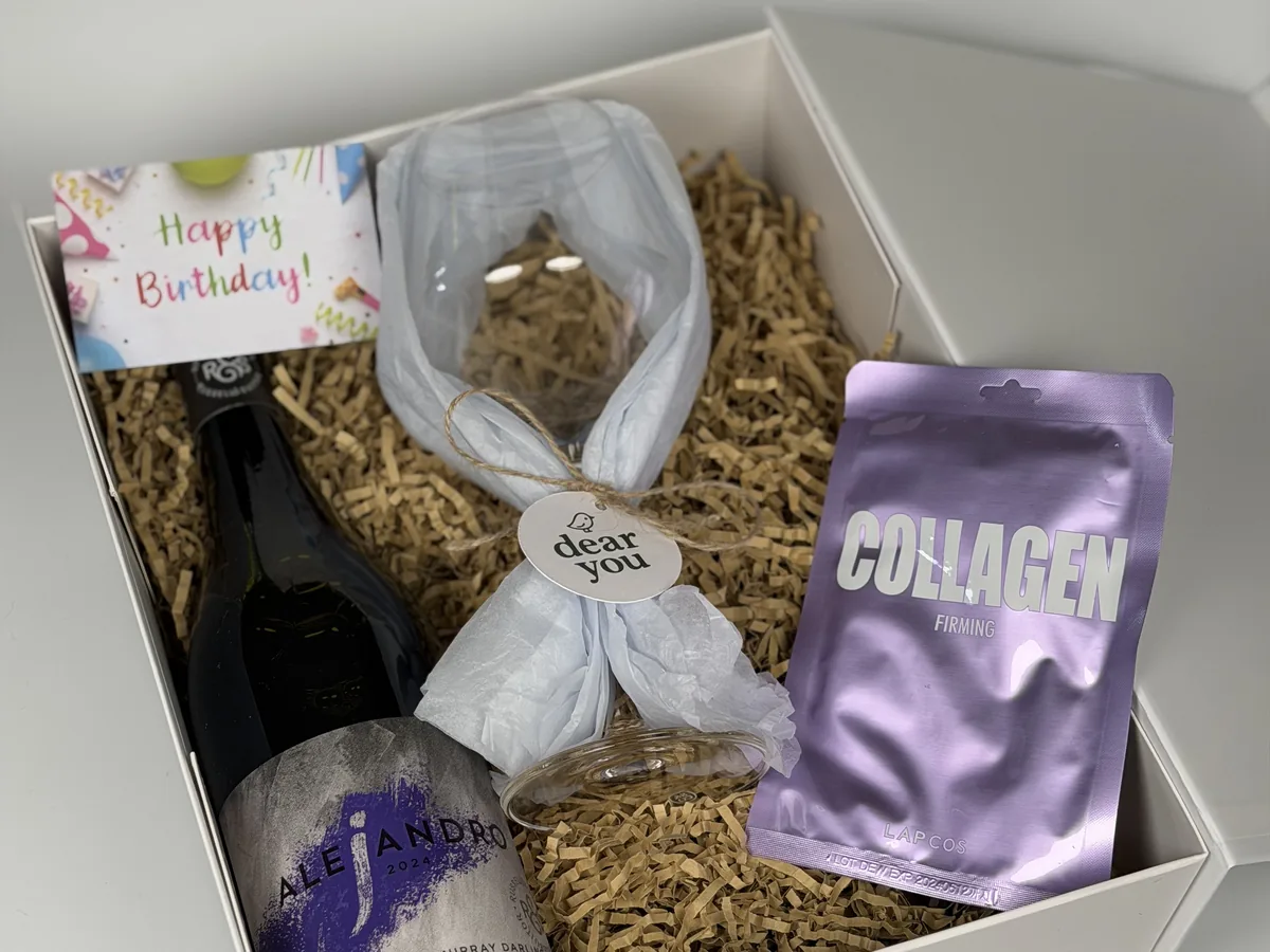 Gift box from Claire B.'s order — Birthday box · Palm Beach